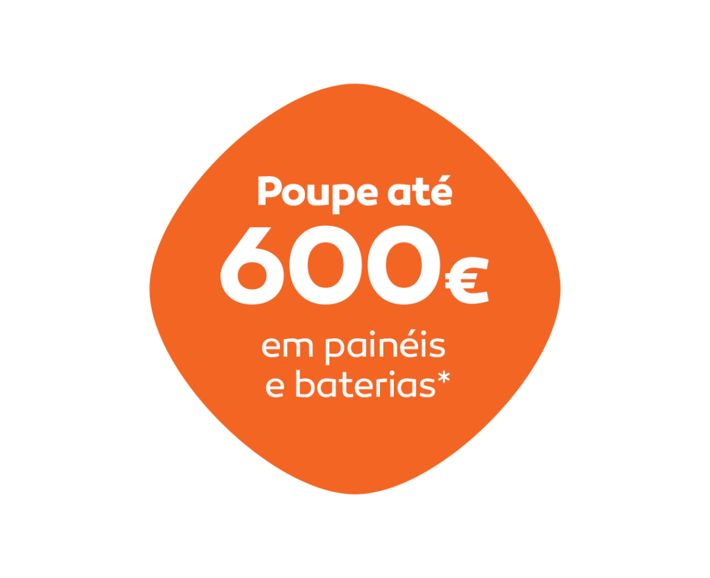 Losango cor-de-laranja com o texto "Poupe até 600€ em painéis e baterias" a branco.